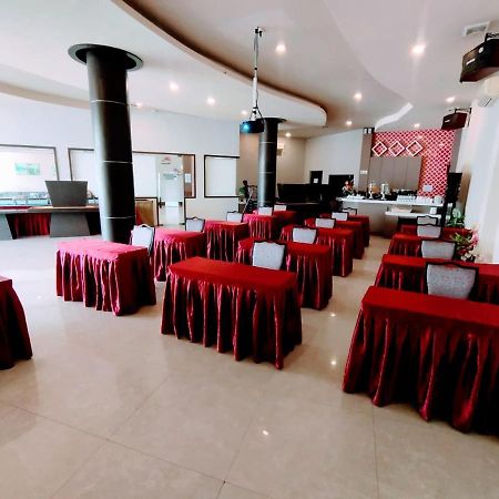 Os Hotel Tanjung Uncang Sagulung Exterior photo