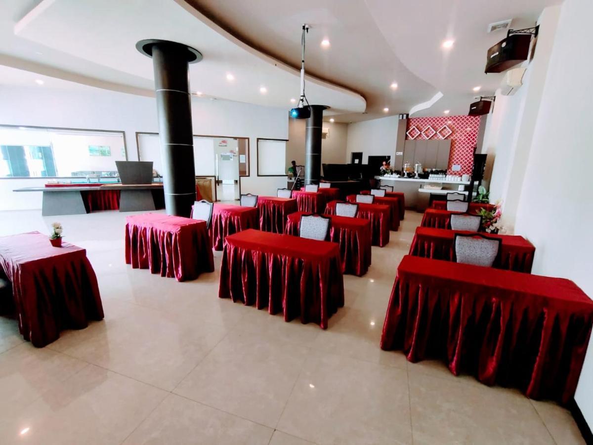 Os Hotel Tanjung Uncang Sagulung Exterior photo