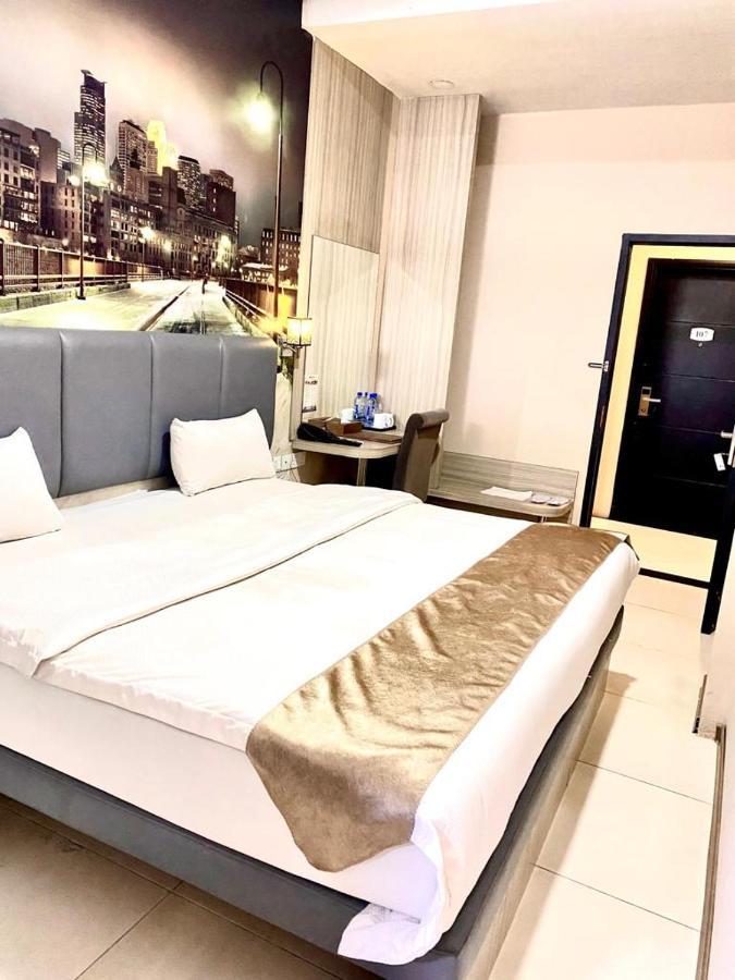 Os Hotel Tanjung Uncang Sagulung Exterior photo